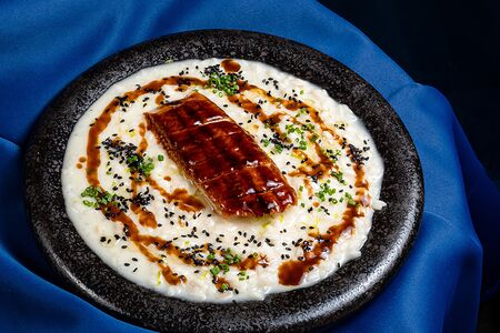 Ризотто с угрём, пармезаном, сливочным маслом, цедрой лимона