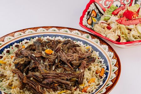 Плов с говядиной и уйгурским салатом