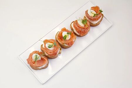 Брускетта с красной рыбой 