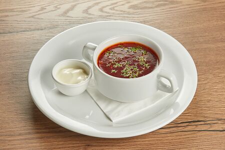 Борщ с пампушкой