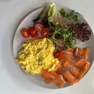 Скрембл с форелью 