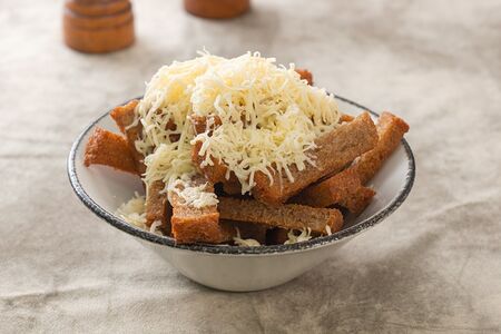 Гренки с сыром и чесноком