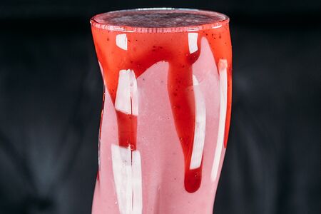 Молочный коктейль клубничный