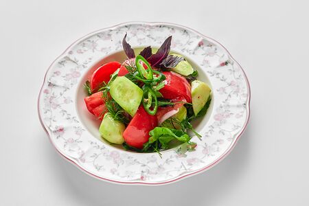 Салат Georgia со сладкими томатами