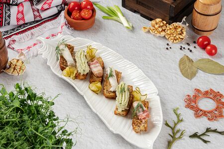 Ассорти гречневых буханок с салом