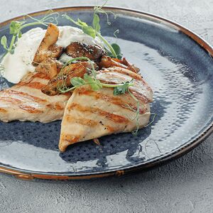 Куриное филе с белыми грибами и муссом из пармезана