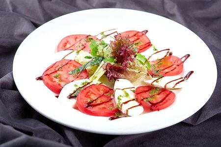 Капрезе с моцареллой