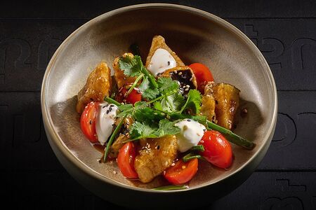 Салат с хрустящими баклажанами