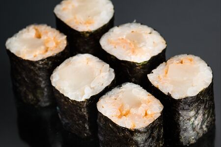 Острый ролл с гребешком