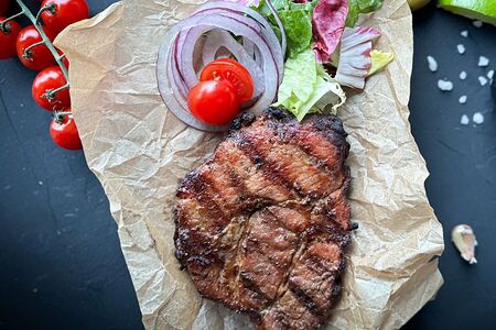 Стейк из cвинoй шеи