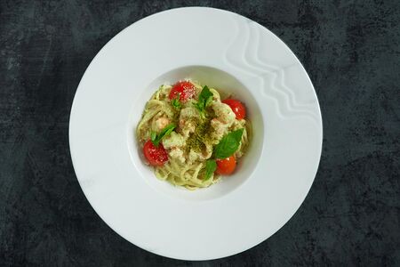 Спагетти с креветками в фисташковом соусе