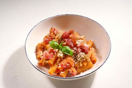 Медзе манике аль аматричано