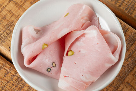 Мортаделла с фисташкой