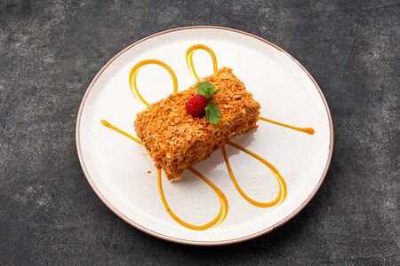 Хрустящий Наполеон с ягодами