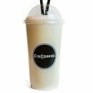 Молочный коктейль с клубничным сиропом большой объем