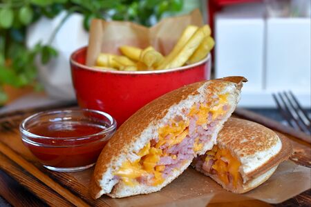 Ринг-сэндвич Сыр-ветчина