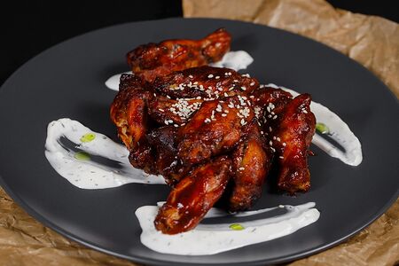 Копченые куриные крылья BBQ