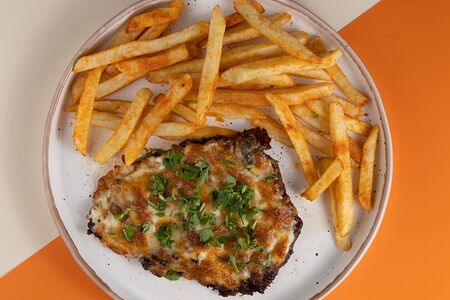Мясо по-французски с фри
