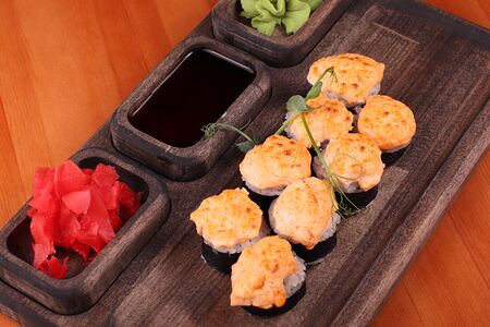 Запеченный ролл с творожным сыром