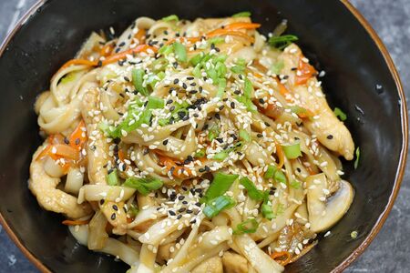 Удон с курицей