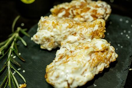 Куриные крылышки в сливочном соусе