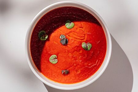 Томатный суп с кальмаром и мидиями