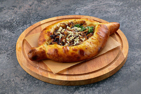 Хачапури по-аджарски с грибами и сыром