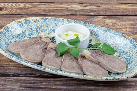 Говяжий язык с хреном