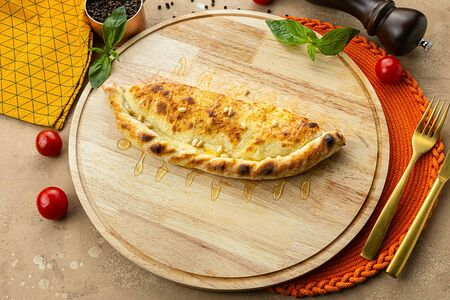 Кальцоне Груша-горгонзола