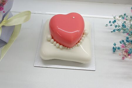 Муссовый бенто-торт Подушечка с сердцем, подарок на 8 марта