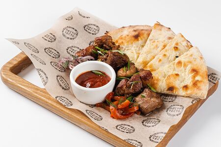 Свиной шашлык с фокаччей