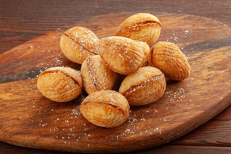 Орешки со сгущенкой и грецким орехом