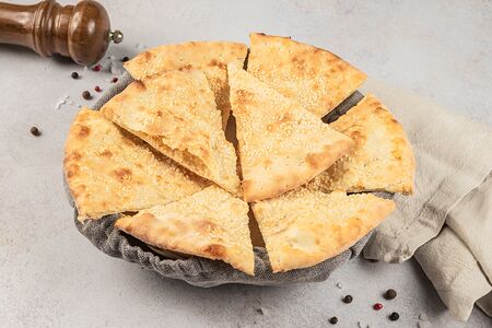 Фокачча с томатом и соусом песто