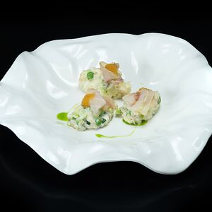 Оливье с балыком из сома, печеные овощи, зеленый горошек, икра щучья, домашний майонез