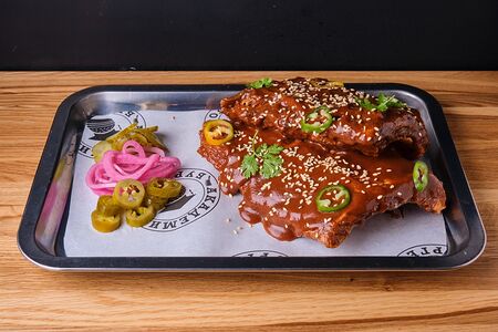 Большая порция рёбер в соусе барбекю Яс