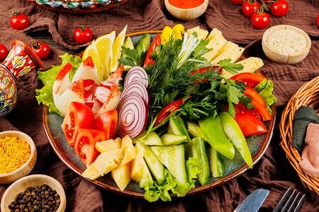 Овощная нарезка с сыром