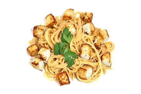 Спагетти с жареным сыром