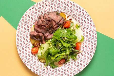 Салат со стейком из говядины