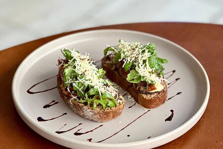 Брускетта с ростбифом