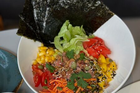 Поке с тунцом и манго