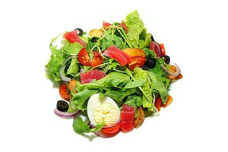 Салат с тунцом и рукколой