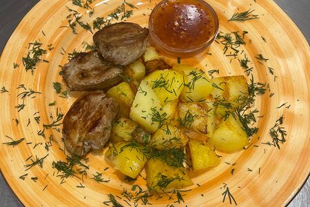 Свиные медальоны с картофелем 