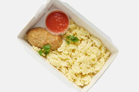 Котлета мясная с макаронами 