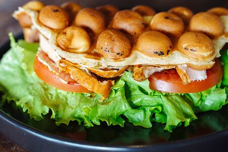 Гонконгская вафля с курочкой и картофелем фри