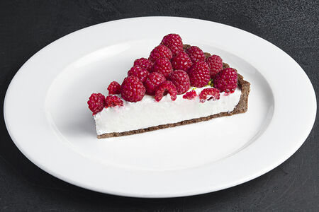 Малиновый шокотарт (порция)