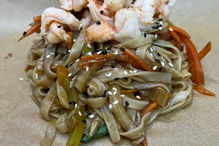 Wok рисовая лапша креветка