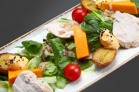 Теплый салат паризьен