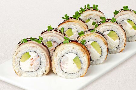 Ролл Филадельфия в угре с тигровой креветкой