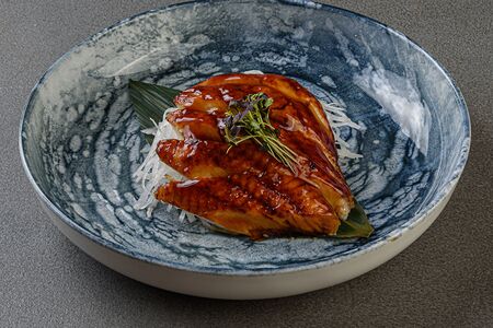 Сашими угорь