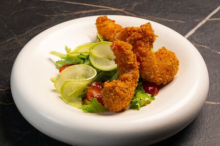 Салат с хрустящими креветками